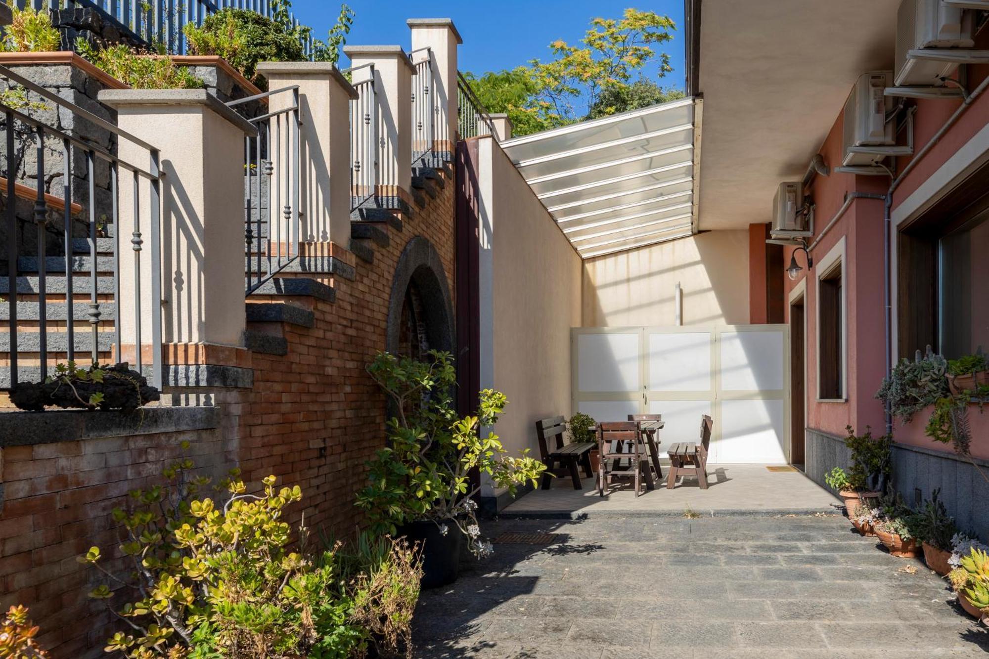 Villa Vulcano, Tra L'Etna E Il Mare Zafferana Etnea Luaran gambar